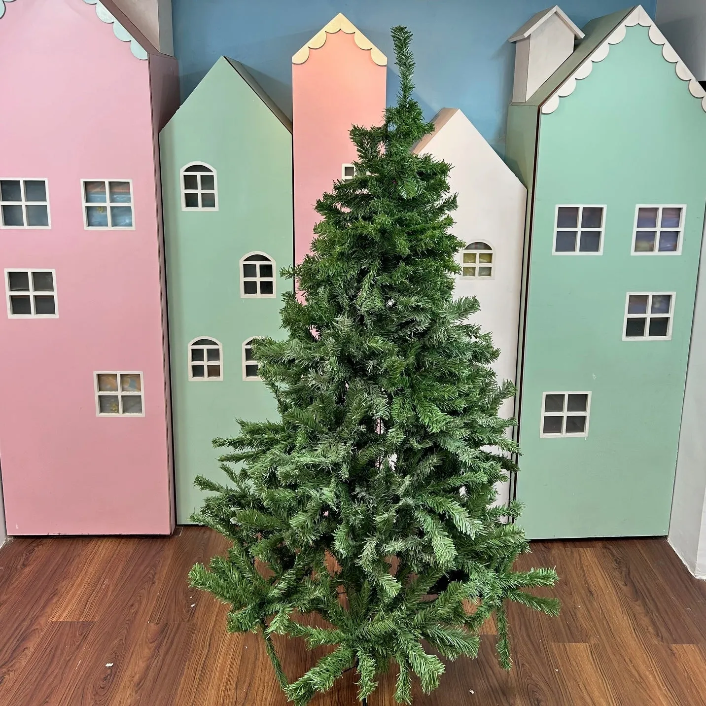 Alpine Green Luxe Christmas Tree - 7 ft