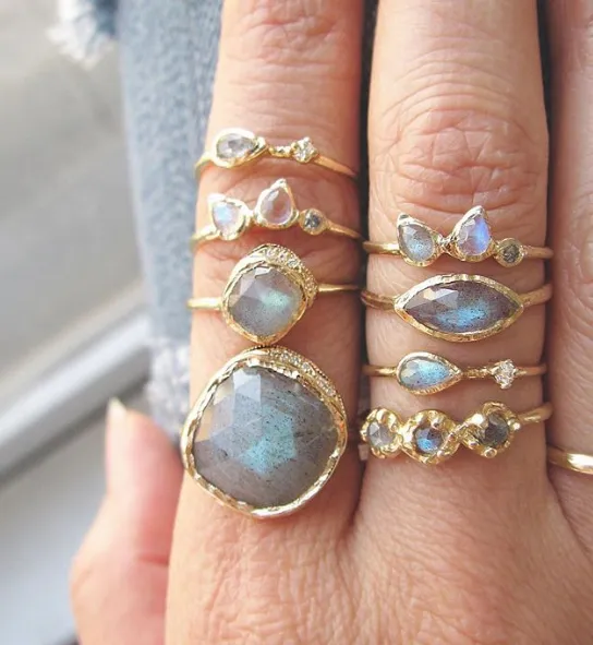 Mini Cove Labradorite Ring